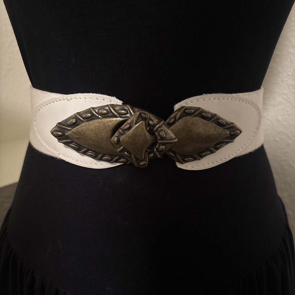 Day-Lor Vintage 1980s USA-Made Elastic Cinch Belt White Leather Bronze Buckle
